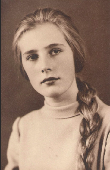 Девочка взрослеет