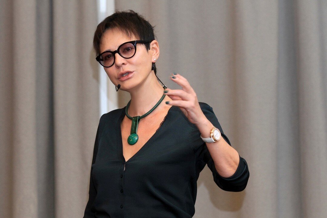 с выступления Ирины Хакамада