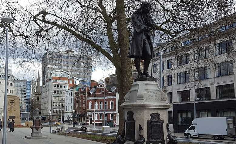 Памятник Эдварду Кольстону