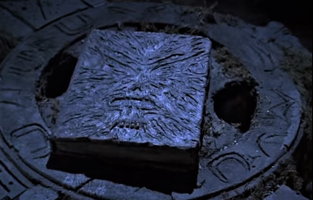 Кадр из фильма "Зловещие мертвецы. Армия тьмы"