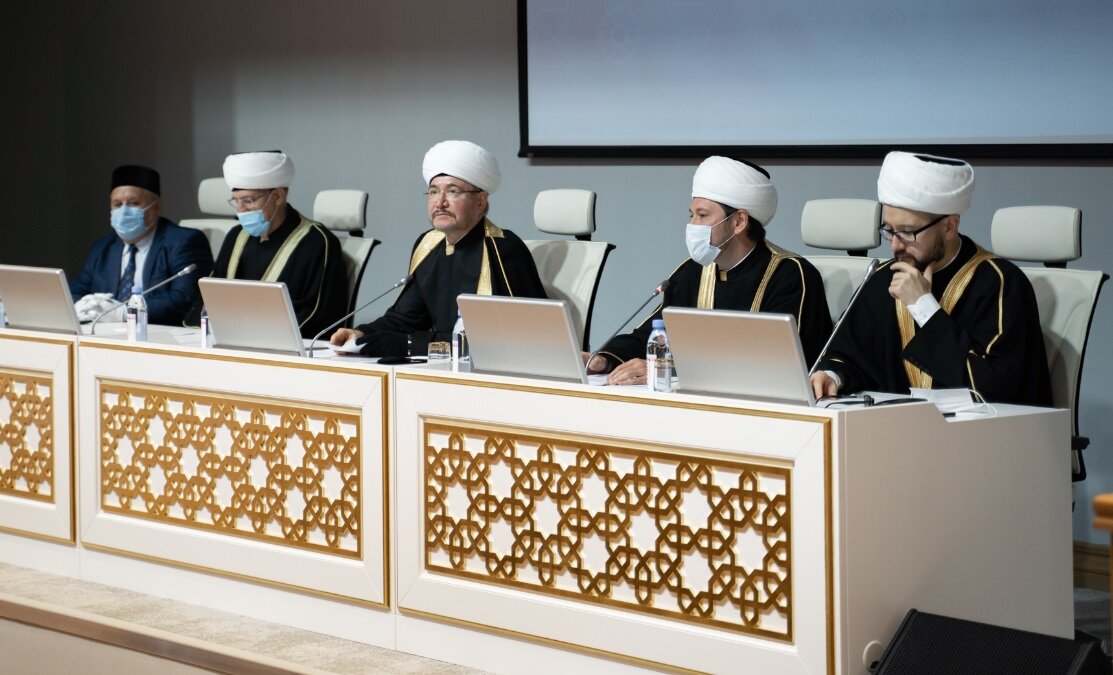 Руководство ДУМ РФ, в центре шейх Равиль Гайнутдин.
