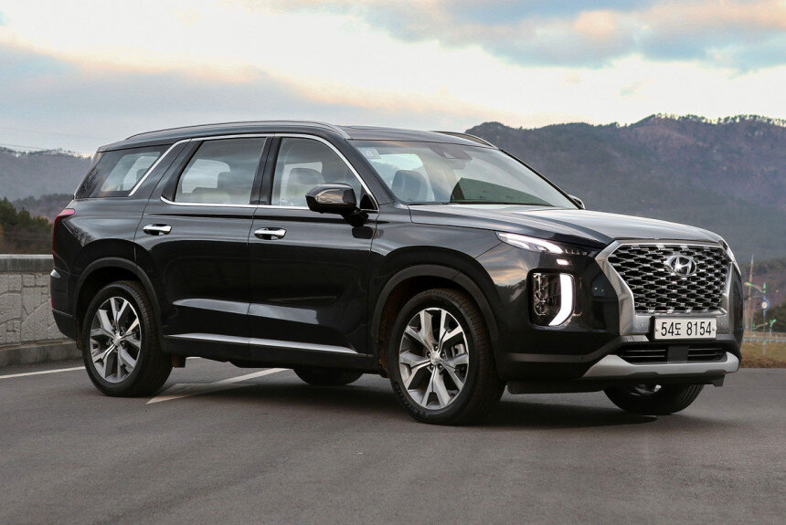 И да, нам привезли реального американца, даже морда его напоминает мне Cadillac Escalade. Огромных размеров: Почти 5 метров в длину, а колесная база почти 3 метра!