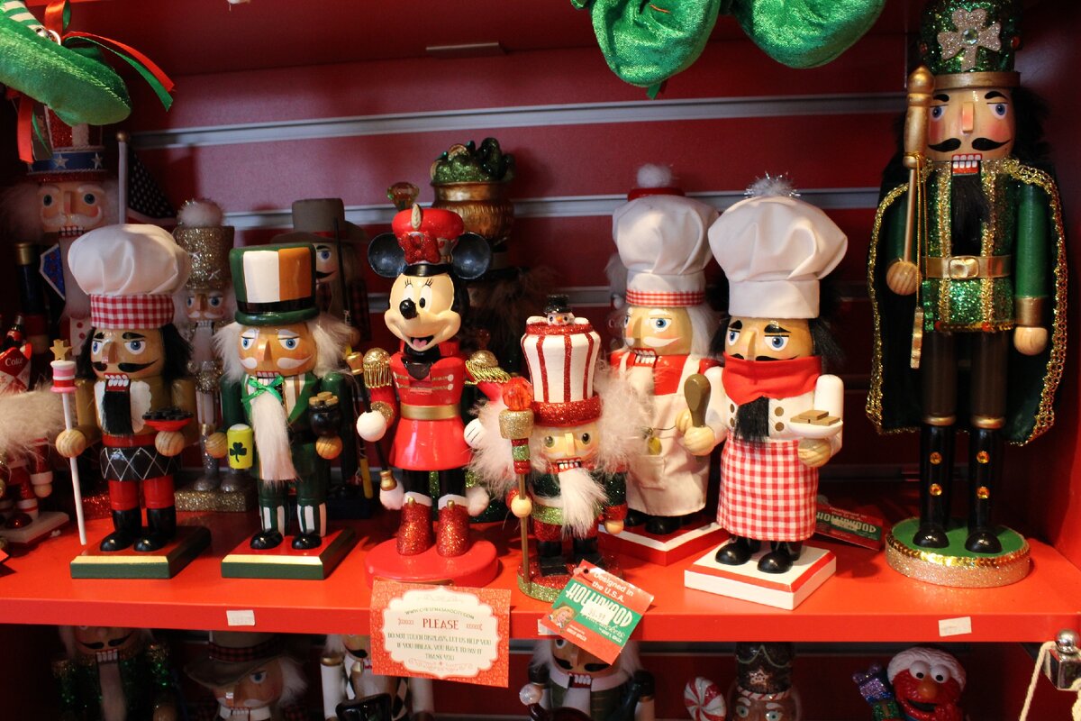 Статуэтки по новогоднюю ёлку. Фото автора.