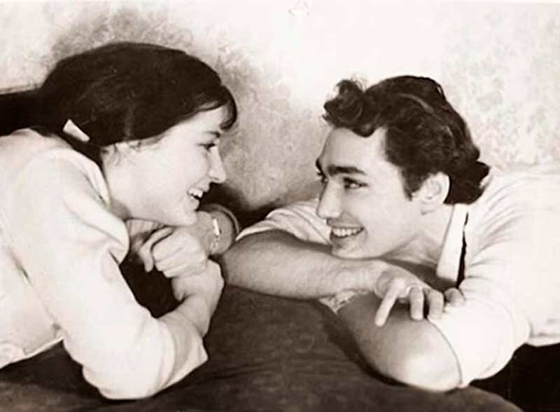 Источник фото: http://kosmeticheskayabaraholka.ru/svadebnye-tradicii-mixalkovyx-glyzinyx-i-drugix-rossijskix-zvezd.html