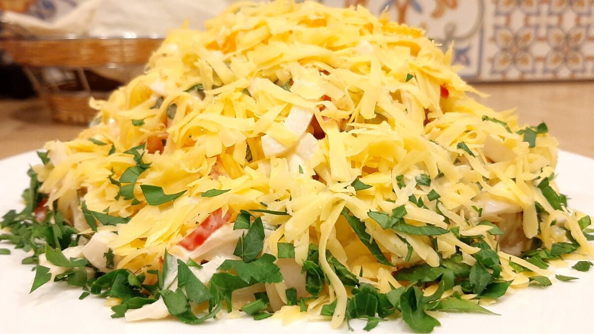 Салат с кальмарами, огурцом и яйцом пошаговый рецепт