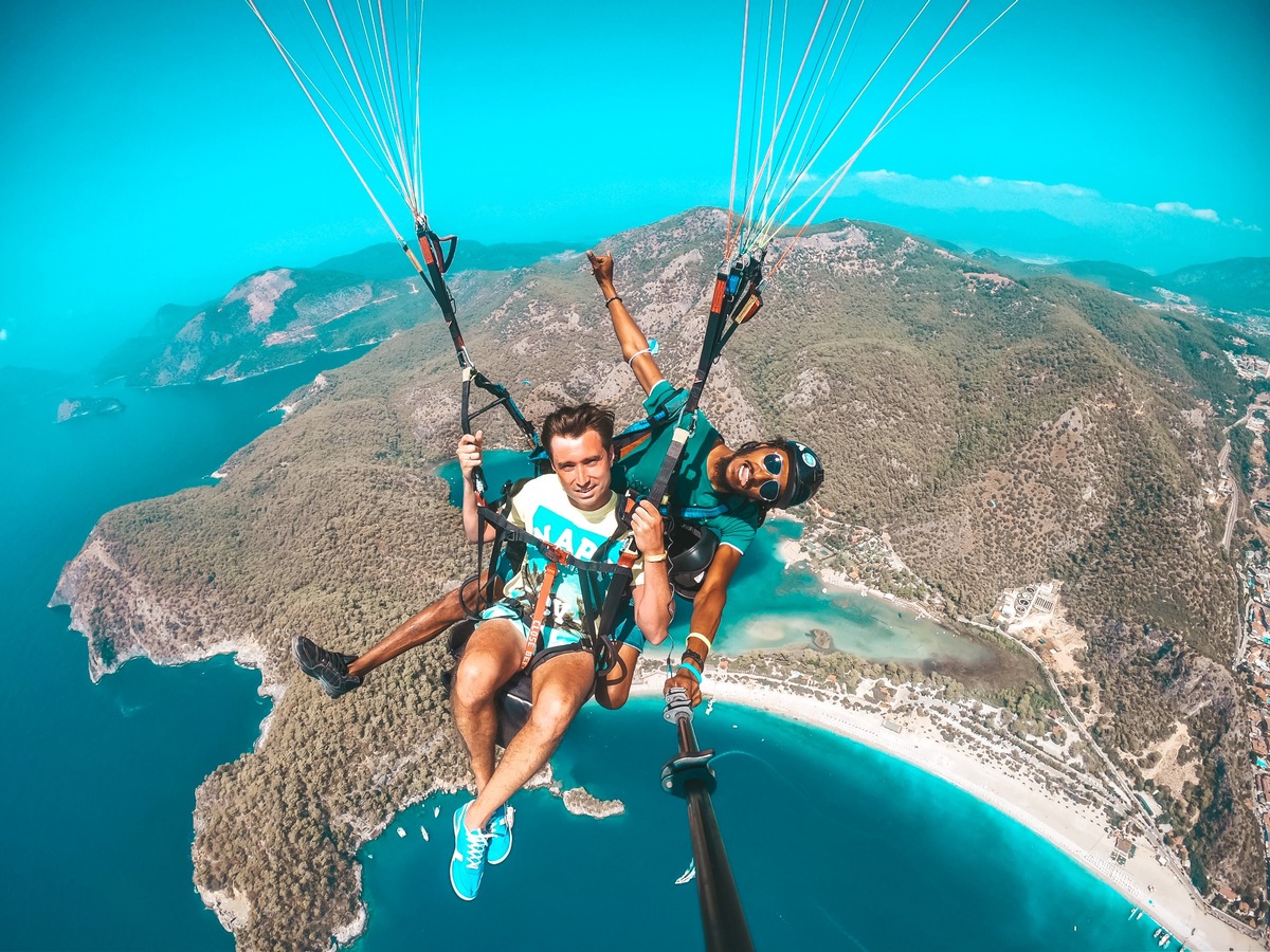 Полет занимает около 40 минут.