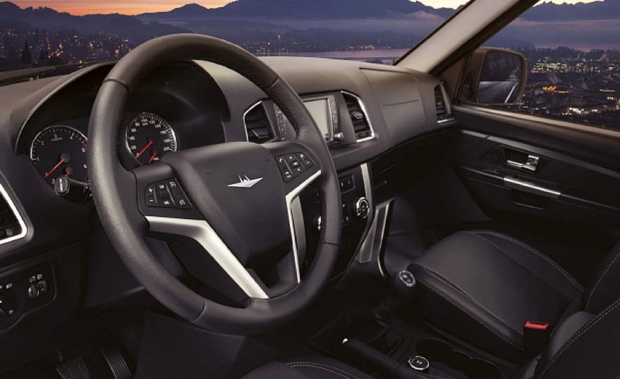 На руле также появился логотип Bremach вместо "крылышек" УАЗа