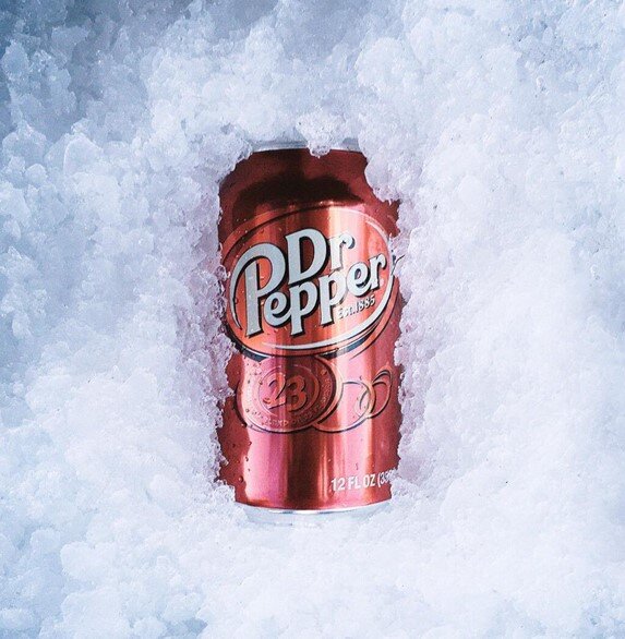  в деревне продукты хранят в снегу на улице...даже сейчас в 21 веке
