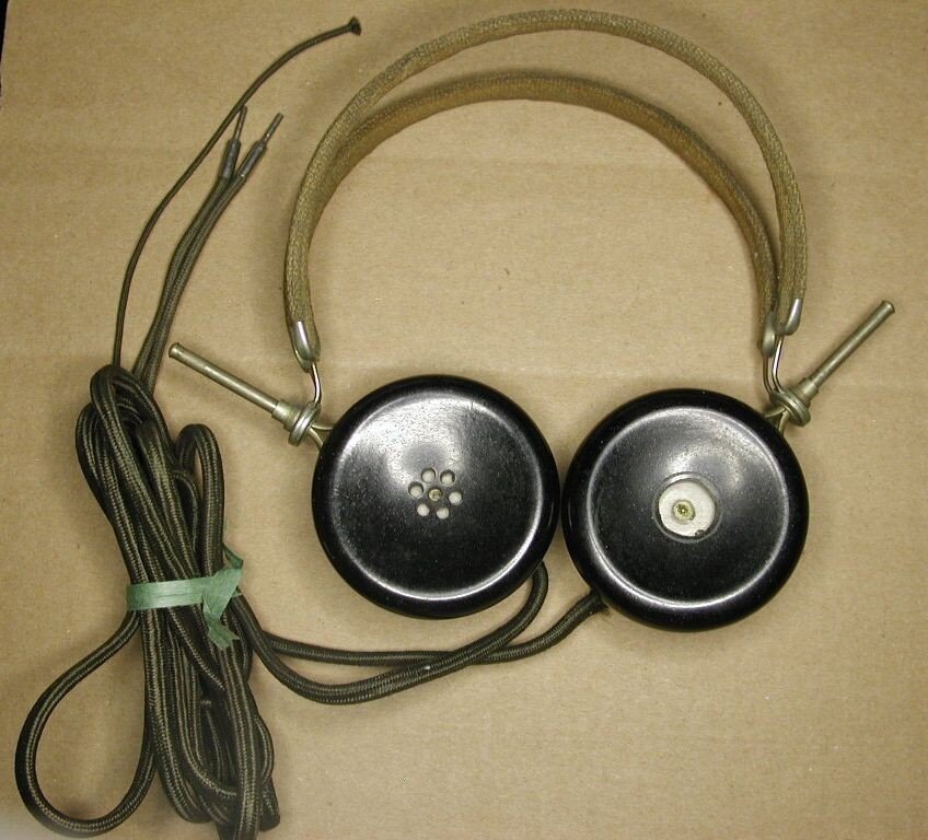 Первые наушники