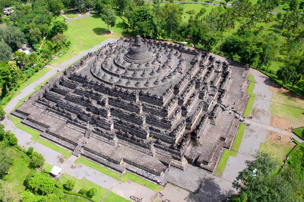 Боробудур, буддийский храм на горе/ Borobudur