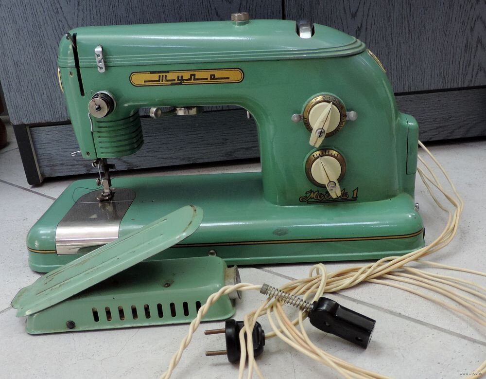 Швейная машинка тула модель. Электро швейная машинка 1963г. Тула 1 швейная машинка. Швейная машина Тула модель 1. Швейная машина Тула Советская.