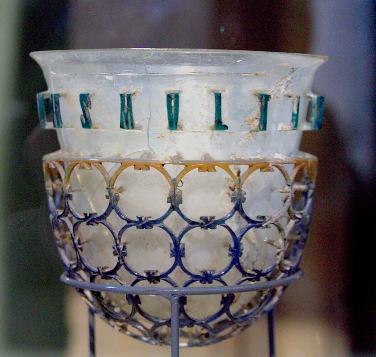 IV век. Археологический музей Милана
надпись на верхней части: BIBE VIVAS MVLTIS ANNIS
"Пей и живи много лет".