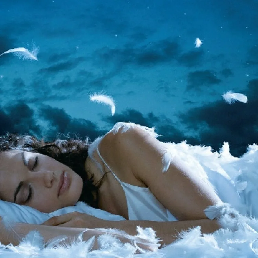 Красивая женщина во сне. Про сон. Сладких снов девушке. Сон фото.