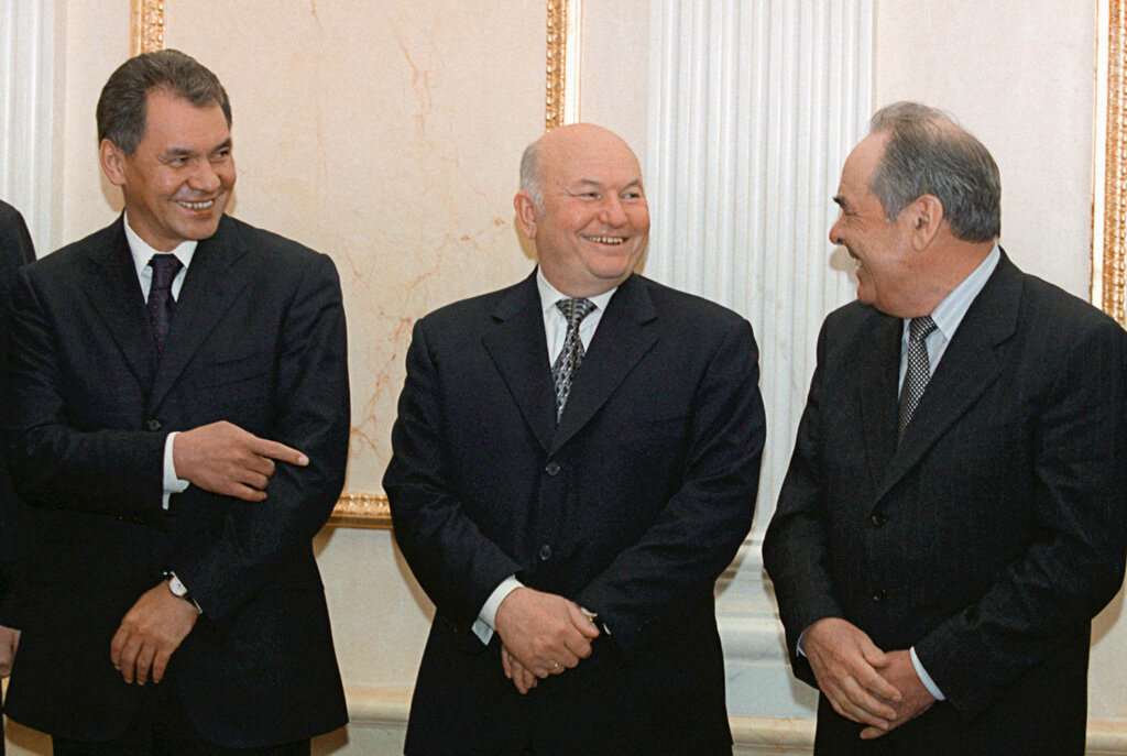 https://upload.wikimedia.org/wikipedia/commons/c/c4/RIAN_archive_177084_Heads_of_the_United_Russia_party.jpg