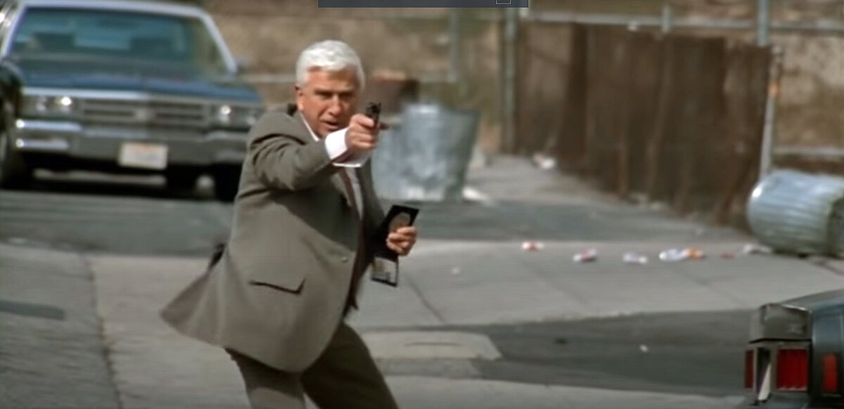 Кадр из фильма "Голый пистолет"