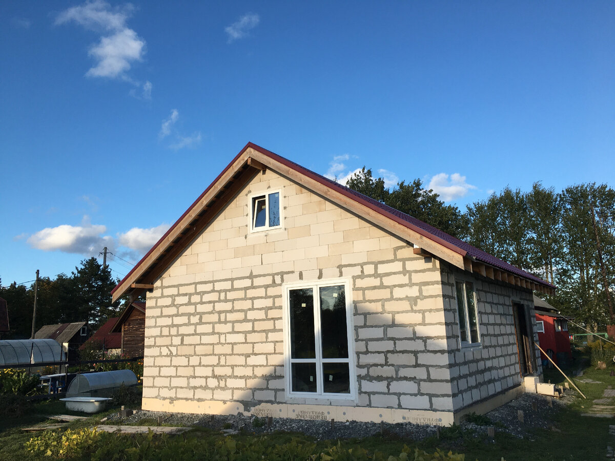 Дом из газобетона 8 на 9 метра.