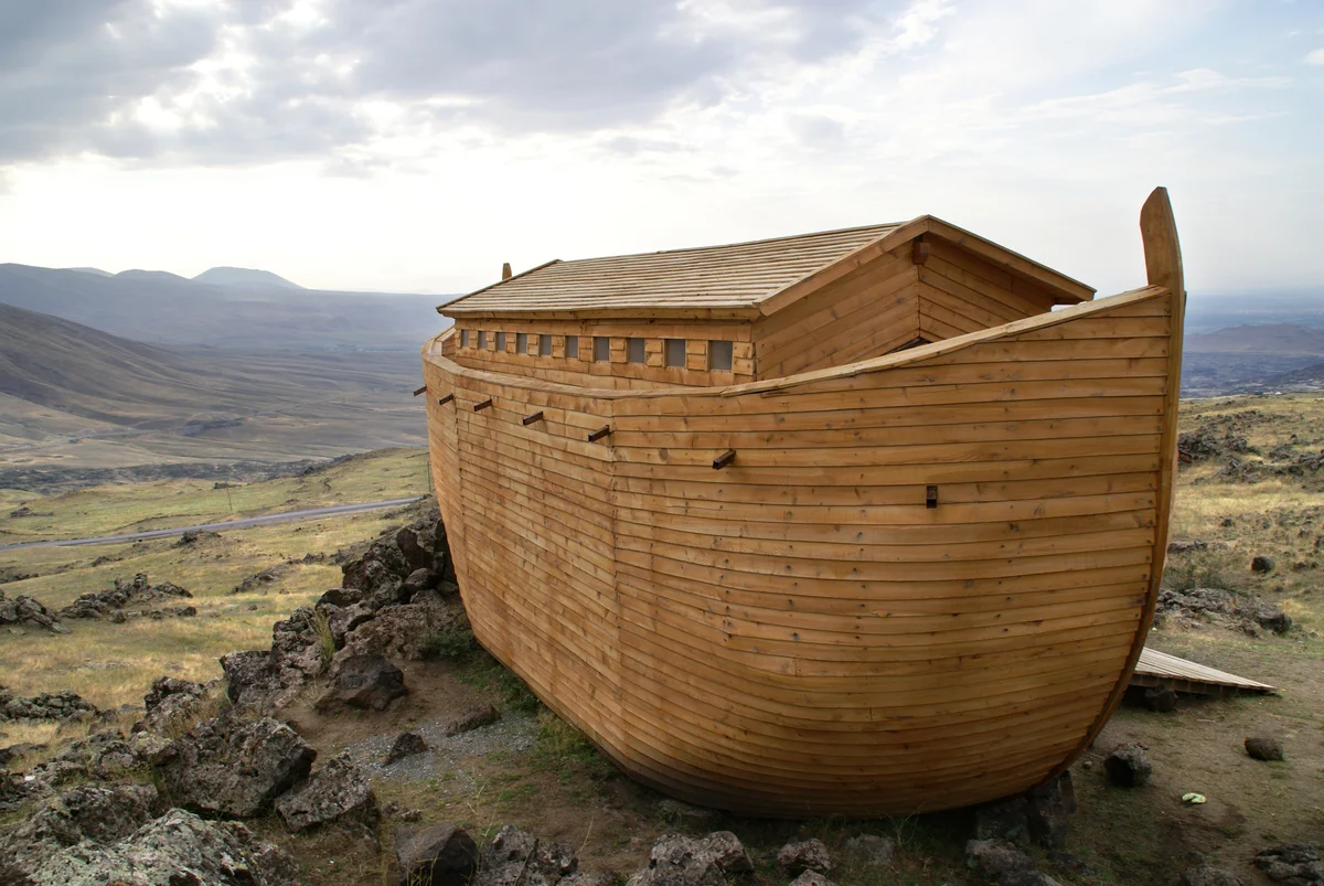 Вот так художники изображают Ноев ковчег 