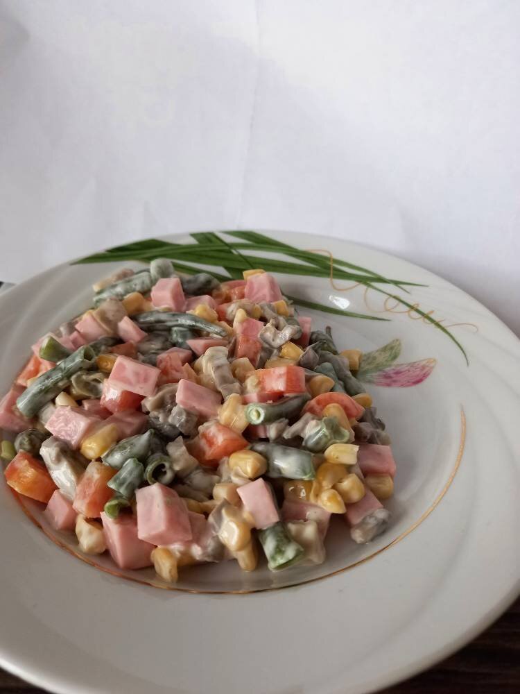 Гарячий салат из фасоли: легкий способ приготовления