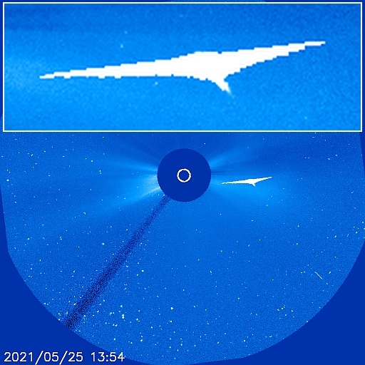 Снимки SOHO — космический аппарат для наблюдения за Солнцем. Совместный проект ЕКА и НАСА. Был запущен 2 декабря 1995 года.