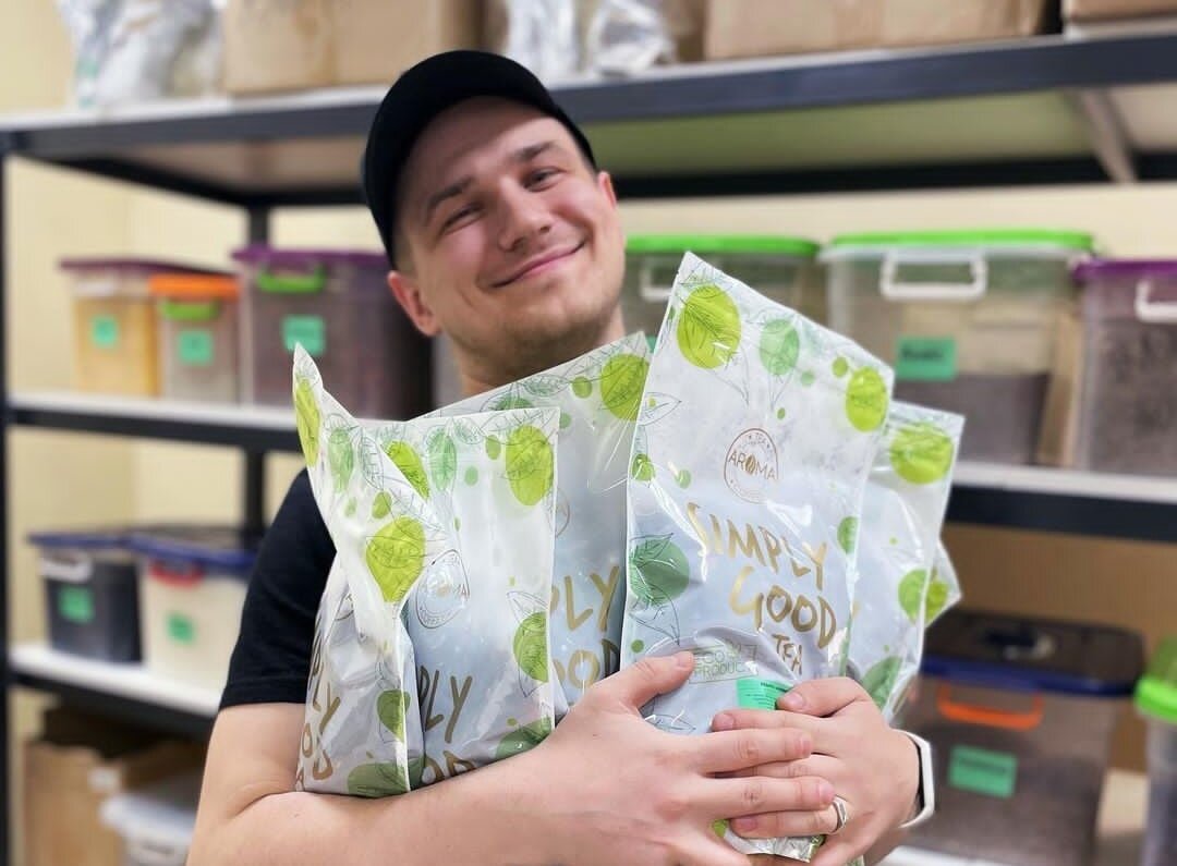 Сотрудники AROMA TEA COFFEE сами обожают чёрный чай и любят его продавать.