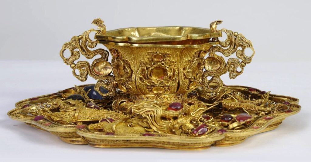 Дар китайского императора Канси — золотые чашечки для вина