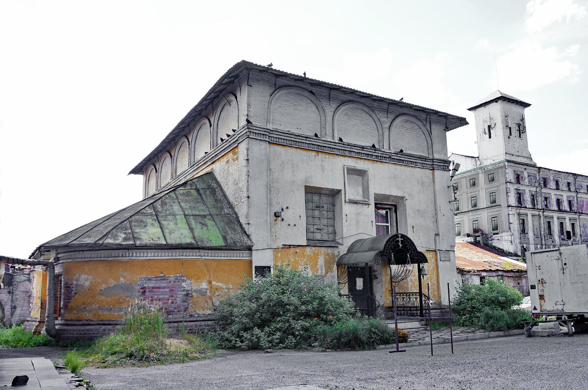  Северный фасад храма Петра Митрополита
