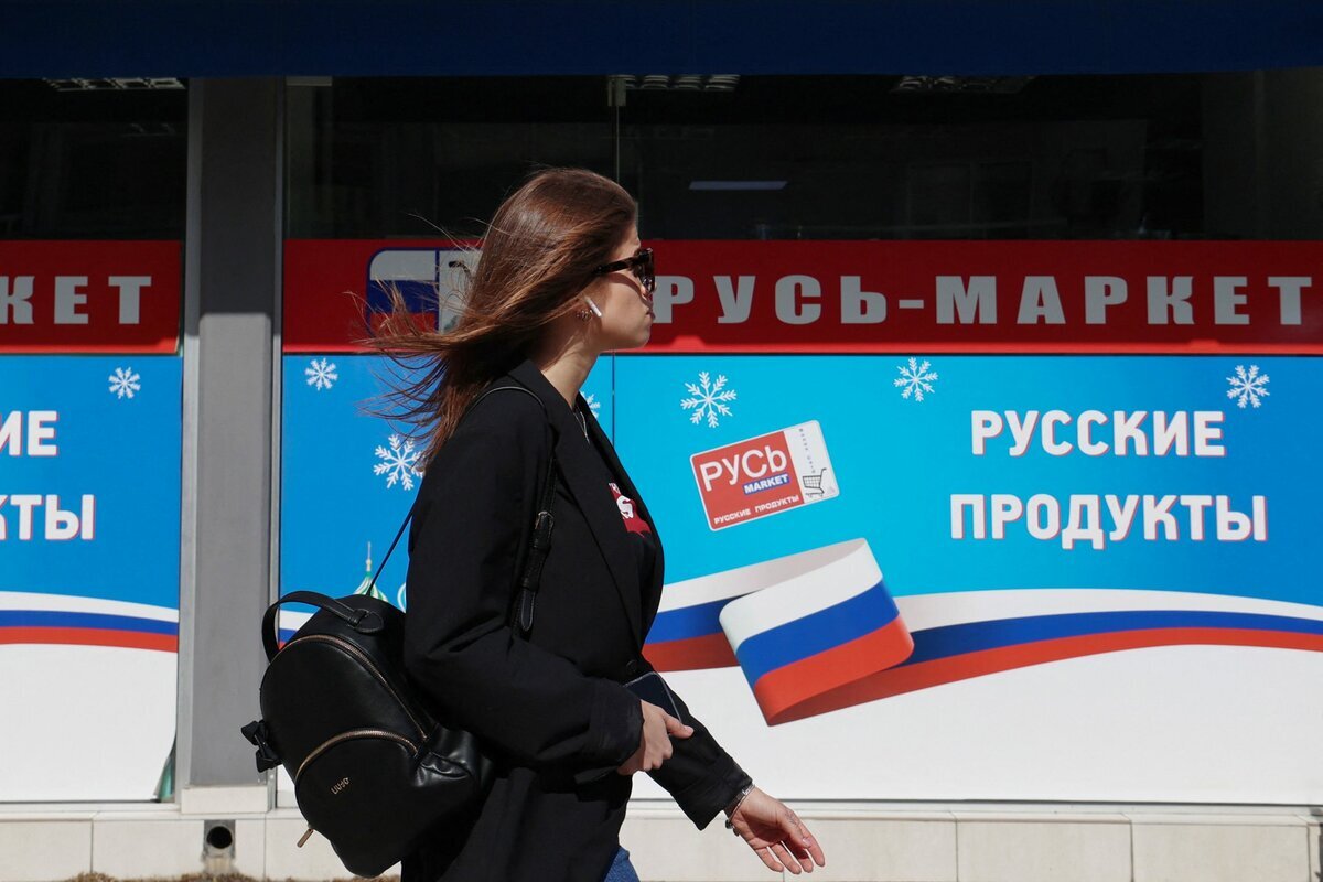 Многие кипрские компании, работающие с русскими, закрылись, а некоторые эмигранты из России рассматривают возможность переезда с острова | Кристина Асси/AFP через Getty Images