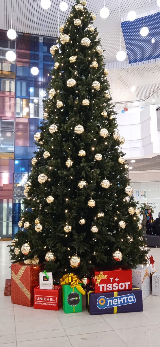 Новогодняя елка в торговом центре