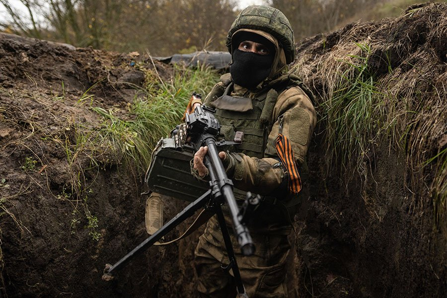 Российский военнослужащий на линии фронта в Луганской области - Фото: Российский военнослужащий на линии фронта в Луганской области