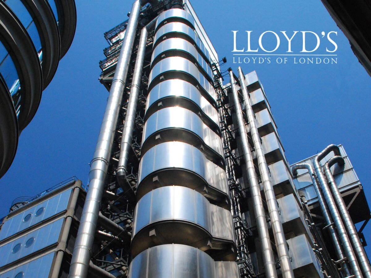 здание ллойдс лондон. лондонский ллойд 1688. ллойд страховая корпорация. лондон ллойд билдинг ночью. штаб-квартира страховой компании ллойд в лондоне.