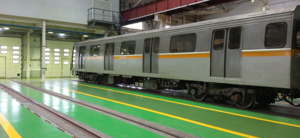 Ожидающие утилизации вагоны состава 81-720 "Яуза" в 🚉 электродепо ...