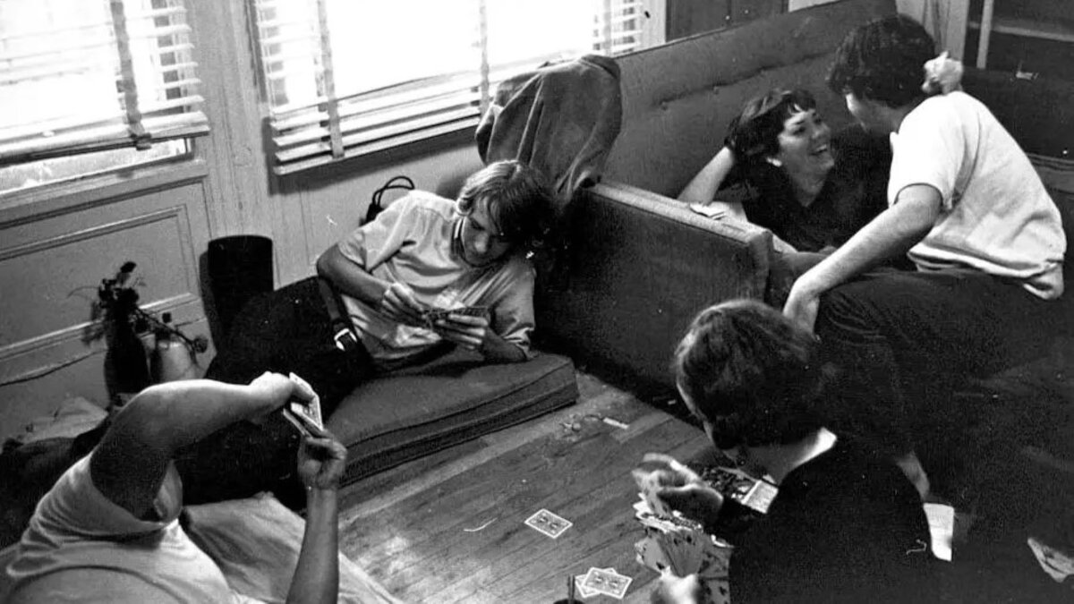 https://www.bygonely.com/wp-content/uploads/2022/03/Street_life_of_San_Francisco_1968_28.jpg