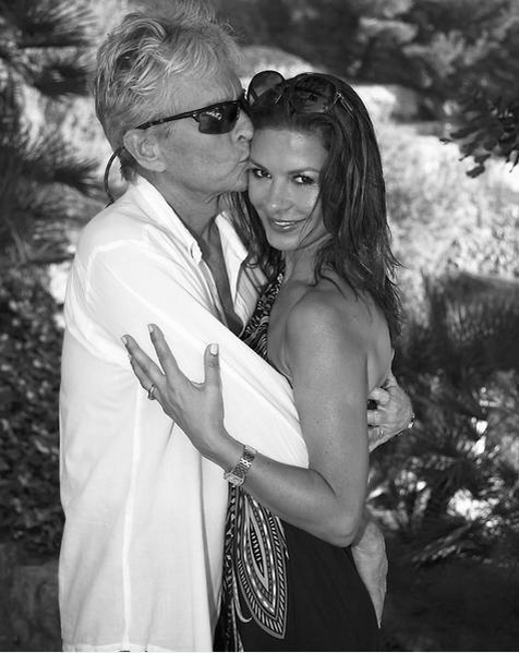 Представители весов - Майкл Дуглас и Кэтрин-Зета Джонс. 