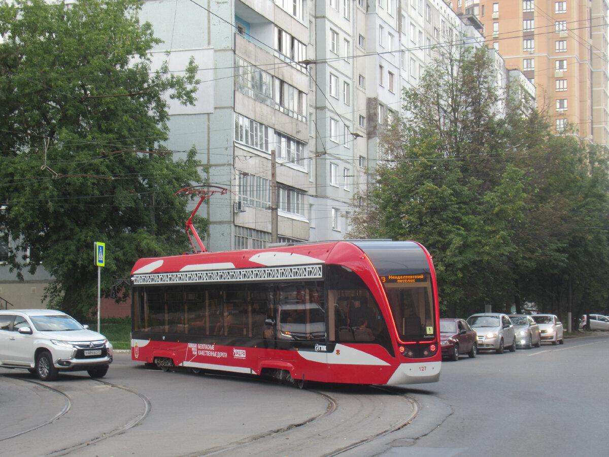 "Львенок" номер 127 маршрута 13, поворот с ул. Агеева на ул. Руднева