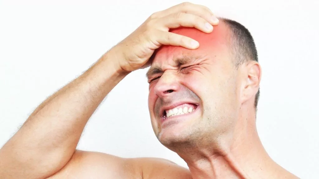 Сотрясение уха. Болит голова при сотрясении. Головные боли после травмы. Болит голова при сотрясении головного мозга.