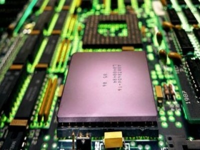    Контрабандисты спрятали сотни процессоров Intel в двигателе автобуса