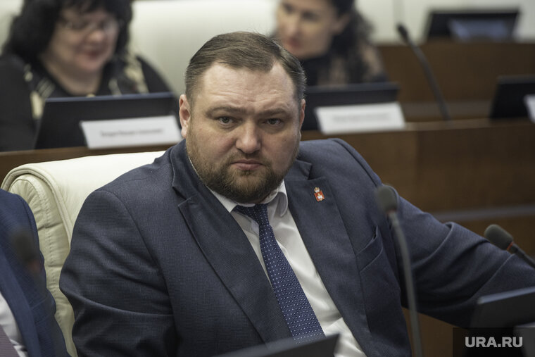    Александр Борисов оказывает всю необходимую помощь пострадавшим
