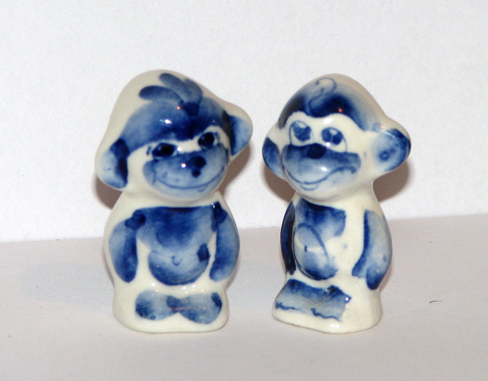 Игрушки расписанные под гжель. Wikipedia.org