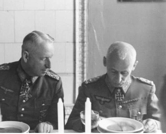 Командующий группой армий "Юг Манштейн  и командующий 4 танковой армией Гот. Они фактически изменили замысел "Цитадели". Они отказались от прямолинейного движения к Курску и решили сначала разгромить советские резервы в районе Прохоровки. 