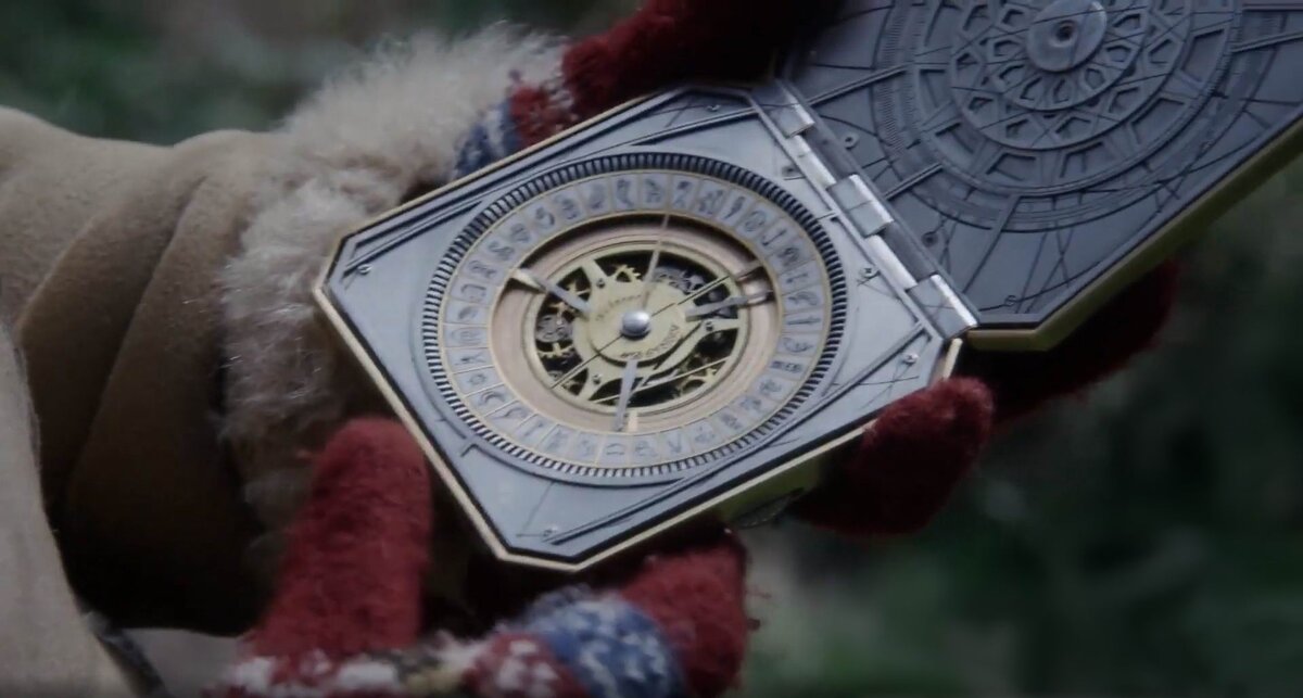 Магический прибор "Алетиометр"; кадр из фильма "Тёмные начала"; скриншот автора с официального трейлера