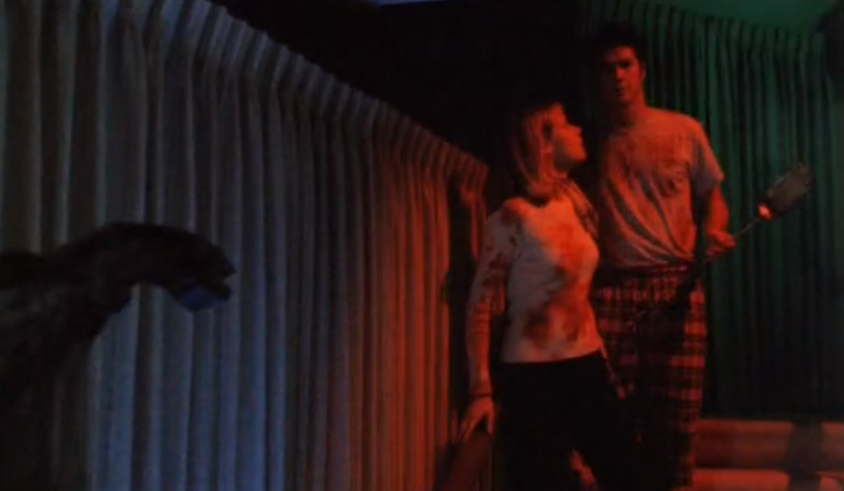 Постоянная смена цветовой гаммы раздражает, но запоминается.