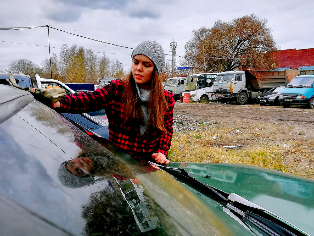 Стекло за неделю запачкалось от дождя и пыли