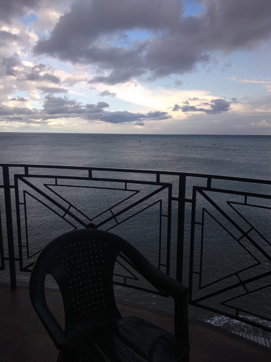 Вид с балкона эллинга в Приветном