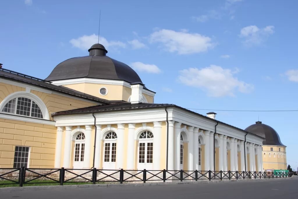 Гостиные дворы Архангельск. Архангельские гостиные дворы зал Петра. Гостиный двор Архангельск картинки. Гостиные дворы Архангельск рисунок.