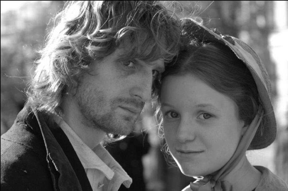 Я считаю, что в любви нет равенства, в ней всегда есть ведущий и ведомый, тот кто любовь принимает и дарит.  Тот, чьи чувства к любимому человеку сильнее, привязывается к нему, боится его потерять. Такой человек готов служить любви, идти на все ради своей половинки. Докажу свои слова примерами из произведений литературы. 