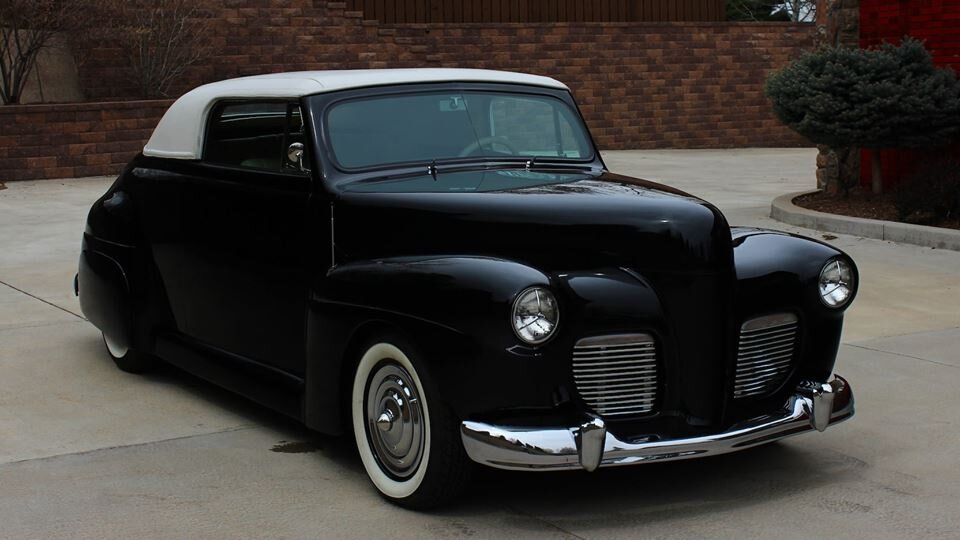 Редкий седан Ford 1941 года возродился как туристический автомобиль в стиле традиционных салазок 1950-х годов.