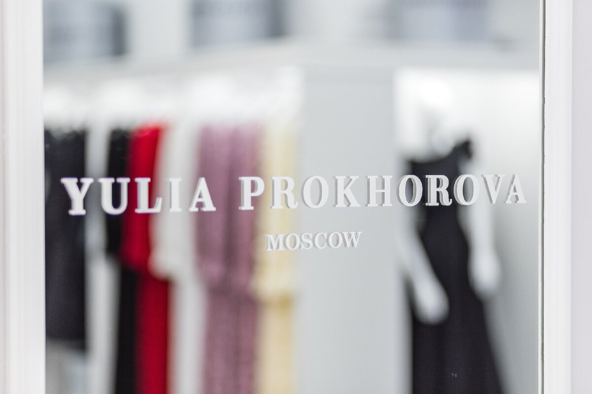 Зеркала с логотипом бренда