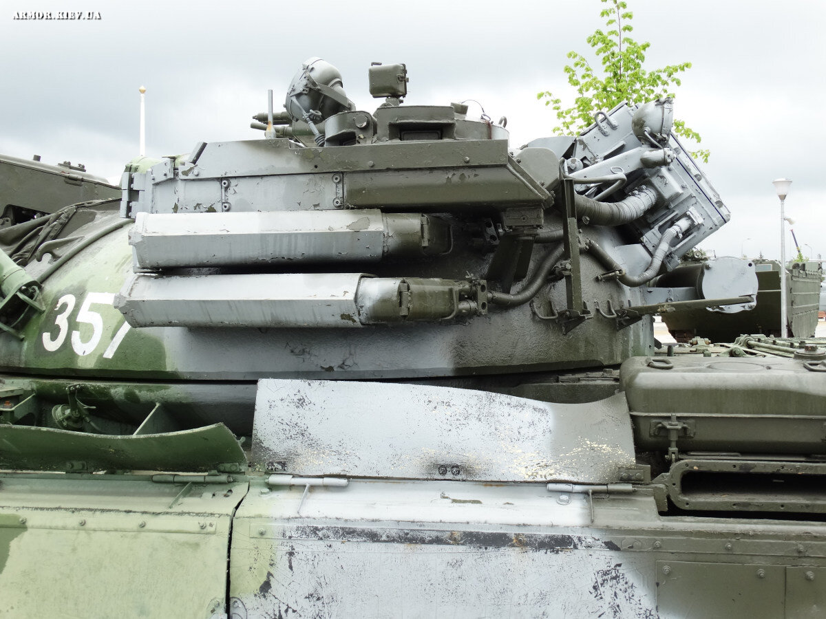 Комплекс активной защиты. Каз Дрозд т-55ад. Т-55 С каз Дрозд. Т55 с системой Дрозд. Т-80у с каз Дрозд.