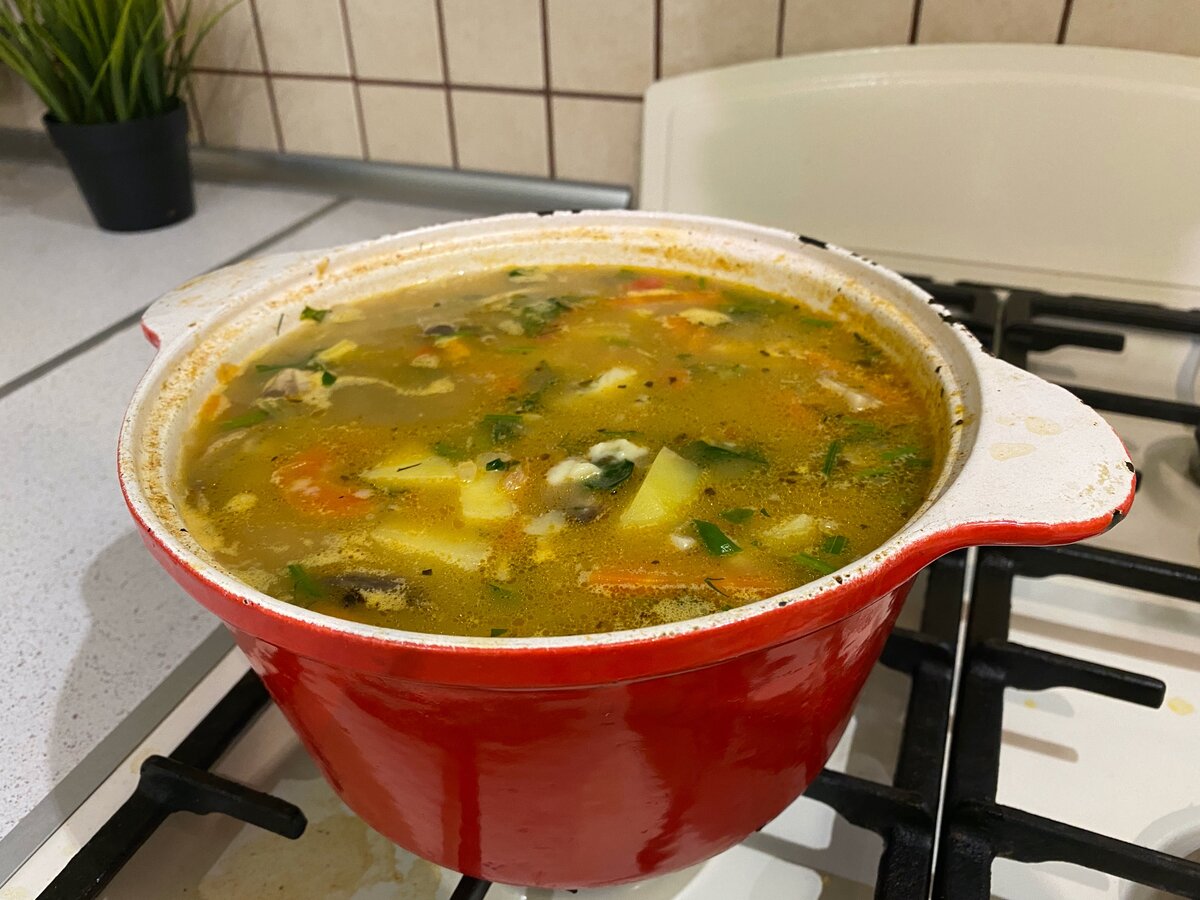 Сварить суп на воде. Супчик варится. Варка супа.