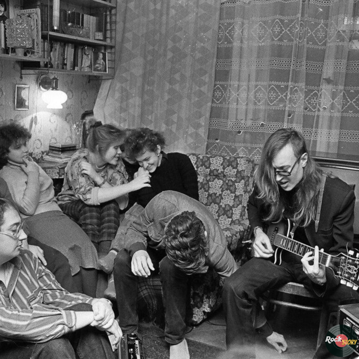 На фотографии:Советская молодёжь